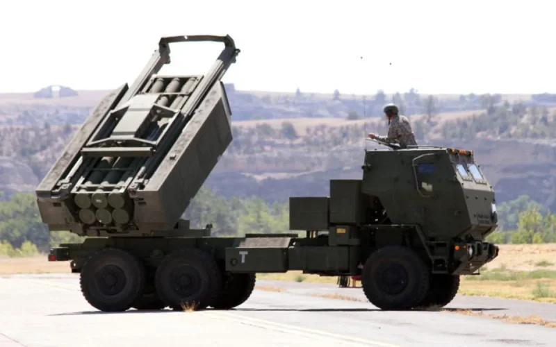 Le Maroc acquiert le système d'artillerie HIMARS américain
