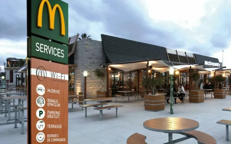 Un Américain découvre le kit iftar de McDonald's au Maroc