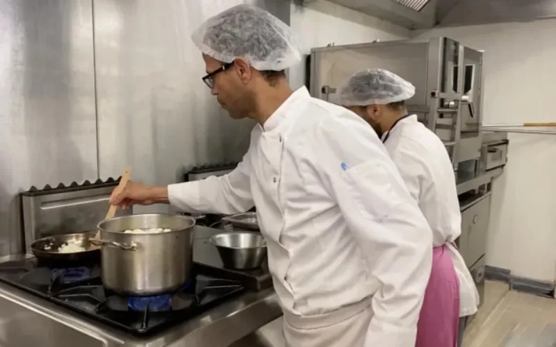 Pénurie de main-d'œuvre : la solution marocaine pour les restaurants français ?
