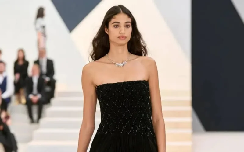 Chanel fait défiler les mannequins arabes sur les toits de Paris 