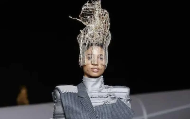 Malika El-Maslouhi pose pour Thom Browne