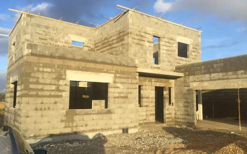 MRE : ce que les services d'impôts imposent pour construire une maison au Maroc au-delà de 300 m²