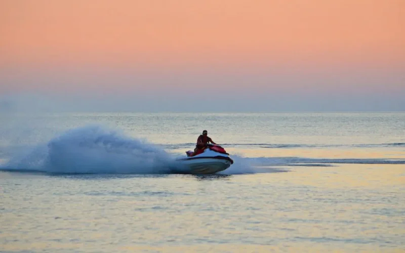 Maroc : l'interdiction des jets ski sur les plages fait jaser