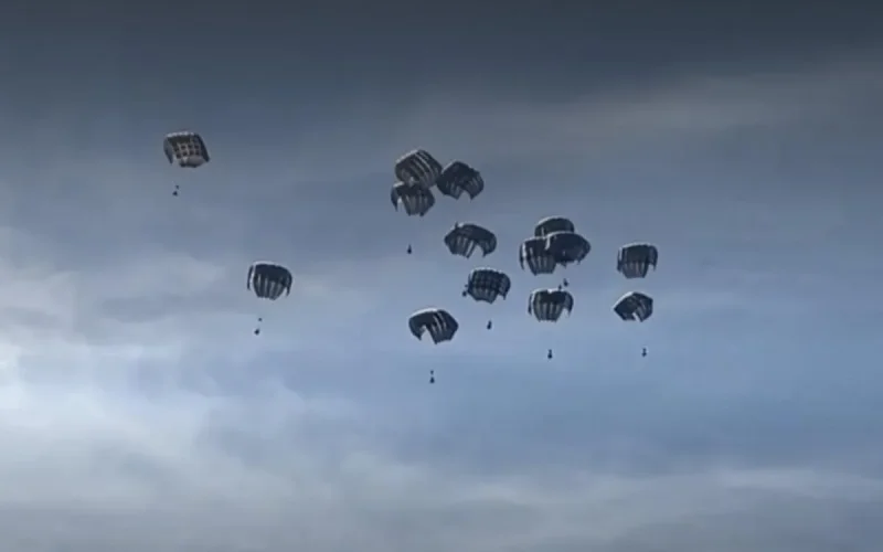 Gaza : le Maroc largue de l'aide humanitaire 