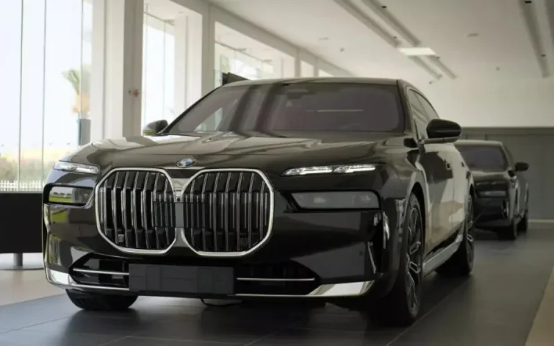 Des voitures de luxe acquises par le ministère de la Transition numérique ?