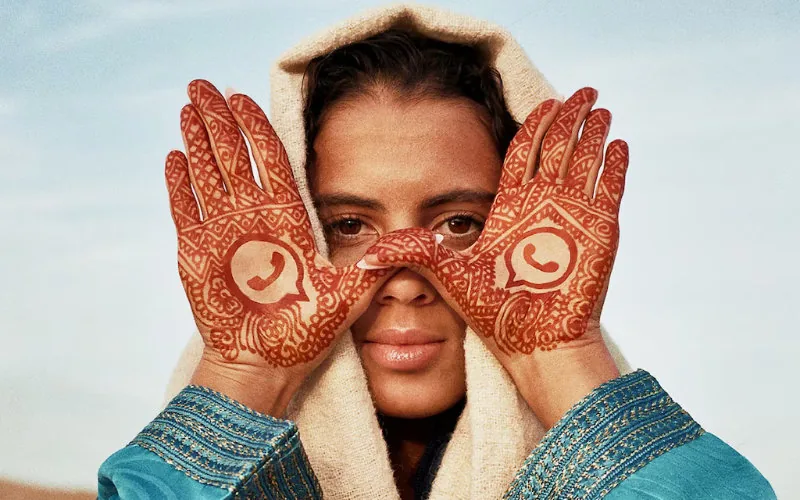 Le Marocain Mous Lamrabat célèbre l'interculturalité à Londres avec WhatsApp