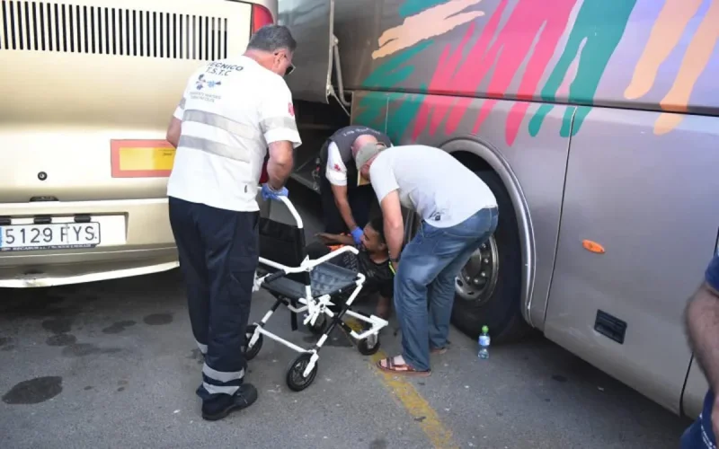 Sebta : un Marocain passe 10 heures sous un bus 