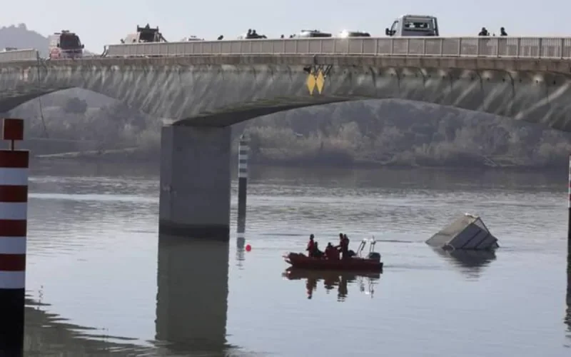 Un camion tombe dans le Rhône : le chauffeur, un Marocain, toujours introuvable