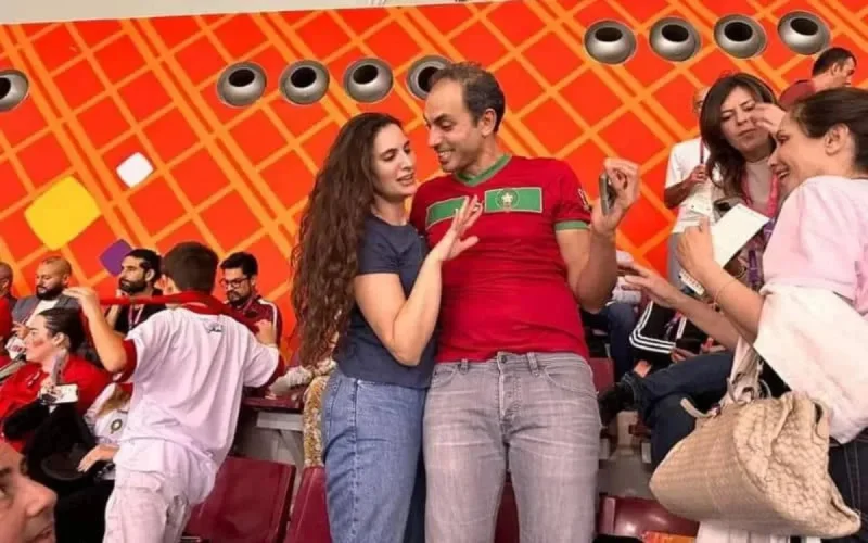 Un supporter marocain fait sa demande en mariage en plein match du Mondial