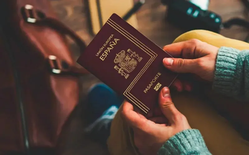 On lui retire la nationalité un an après l'avoir obtenue