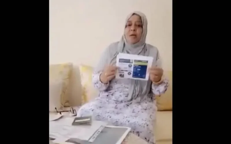 Une femme refoulée avec le pass vaccinal à l'aéroport de Rabat