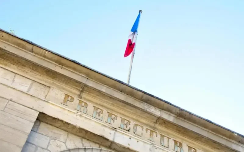 Une Marocaine fait plier une préfecture française