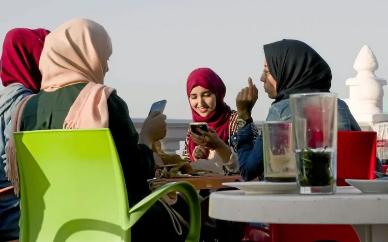 Fin des familles nombreuses : Pourquoi 70 % des Marocaines mariées ne veulent plus d'autre enfant