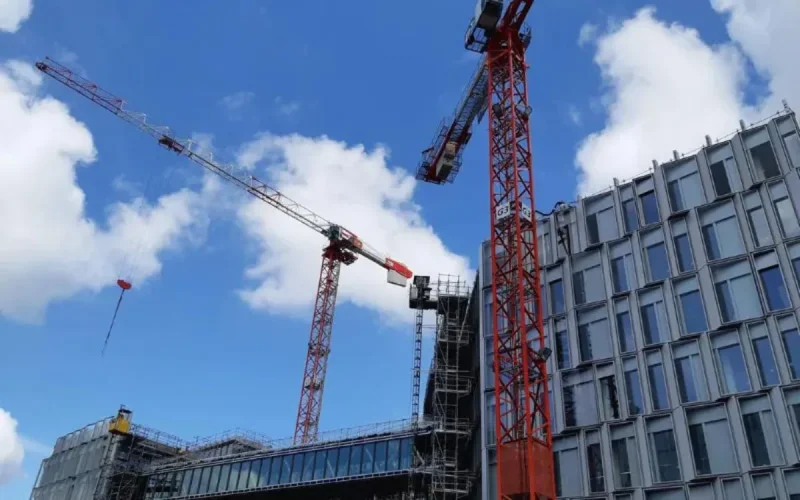Insee : les Marocains dominent le secteur de la construction en Auvergne Rhône-Alpes