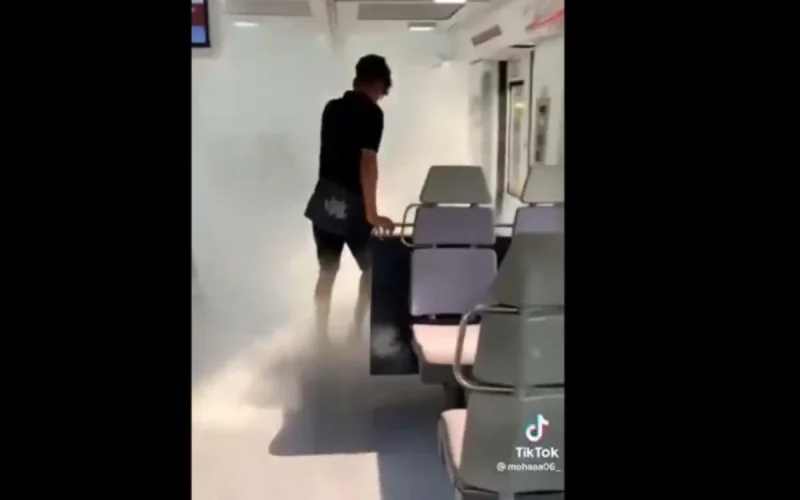 Cinq Marocains vandalisent un train de banlieue en Catalogne (vidéo)