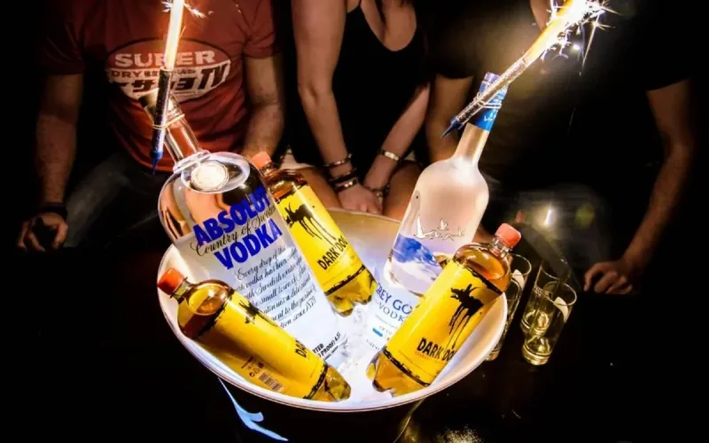 A Marrakech, l'hymne marocain utilisé pour promouvoir l'alcool, une disothèque fermée