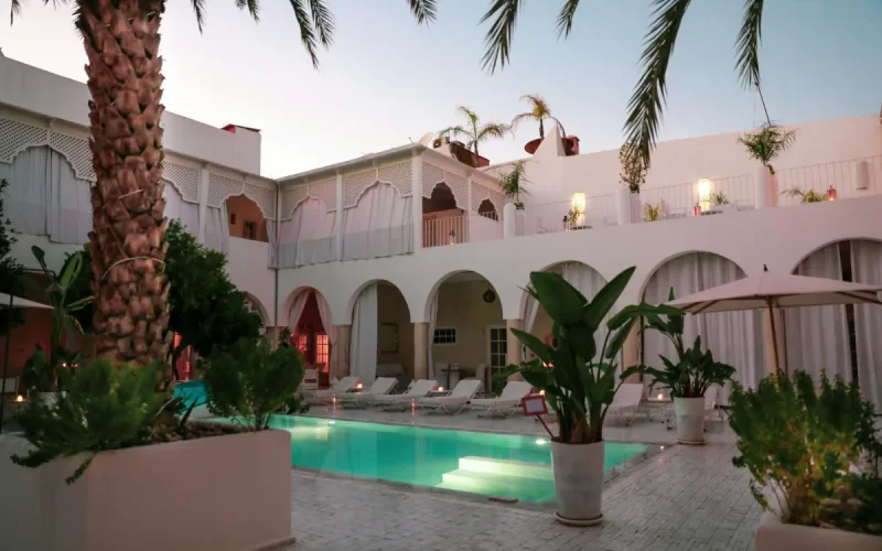 Explosion des courts séjours : Comment un simple RTT propulse les Français à Marrakech