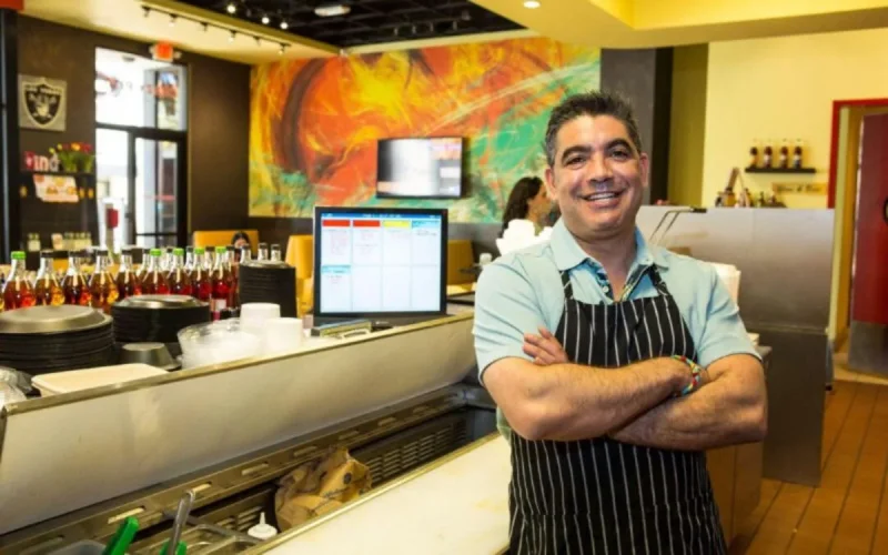 Il quitte le Maroc pour les Etats-Unis, il y bâtit un empire