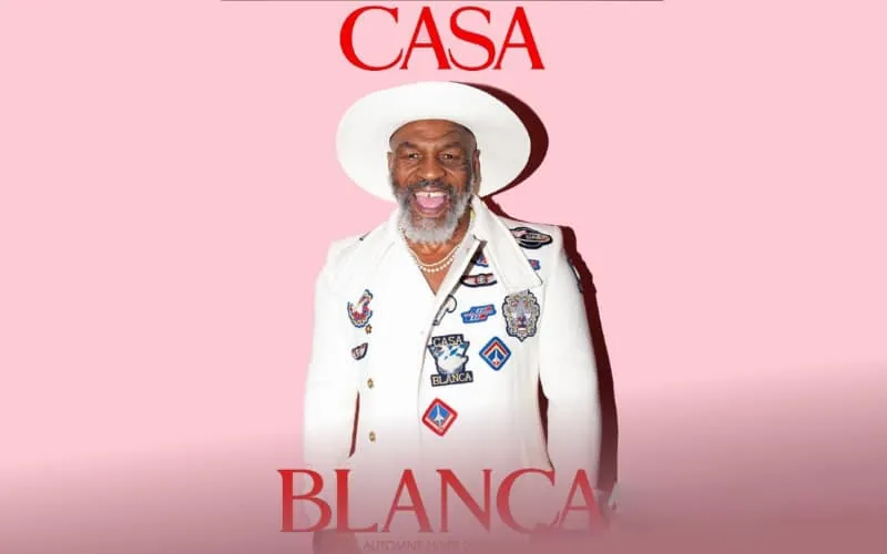 Mike Tyson pose pour « Casablanca »