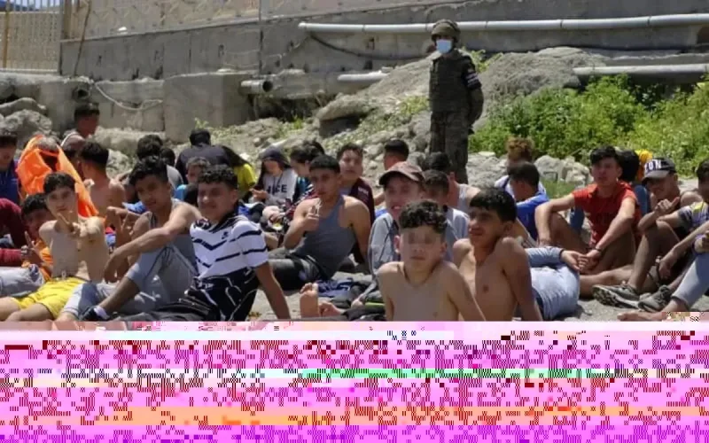 Des Marocaines viennent récupérer leurs enfants à Sebta