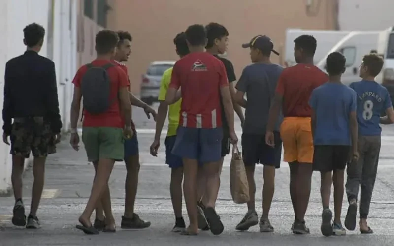 Plus de 300 mineurs marocains « oubliés » dans les centres de Sebta