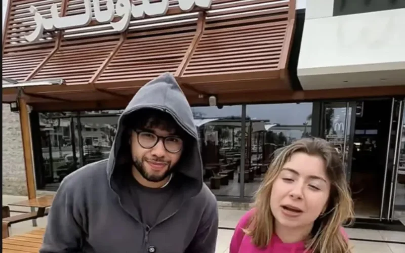 Une Espagnole émerveillée par les spécificités de McDonald's au Maroc