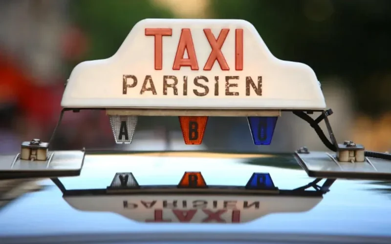 Mohamed, chauffeur de taxi à Paris, 9 000 euros par mois