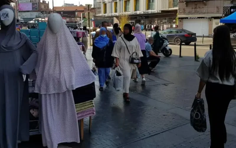 Six ans après les attentats de Bruxelles, Molenbeek tente de tourner la page 