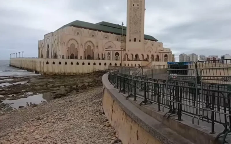 Plus de baignade près de la mosquée Hassan II ?