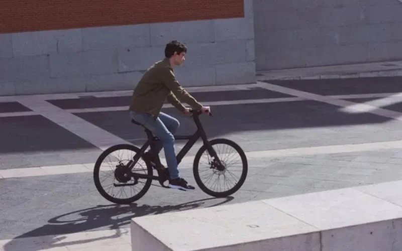 À Paris, le Marocain Driss Ibenmansour lance « Motto », vélos électriques par abonnement