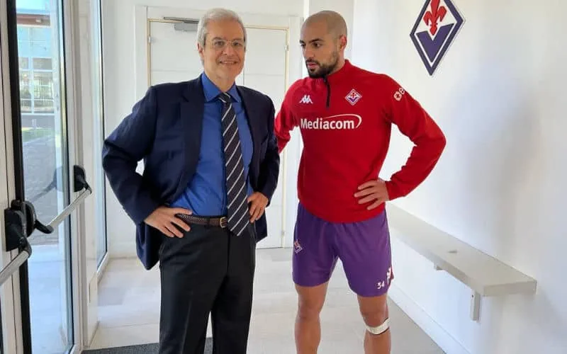 Le prince Moulay Hicham rend visite à Sofyan Amrabat