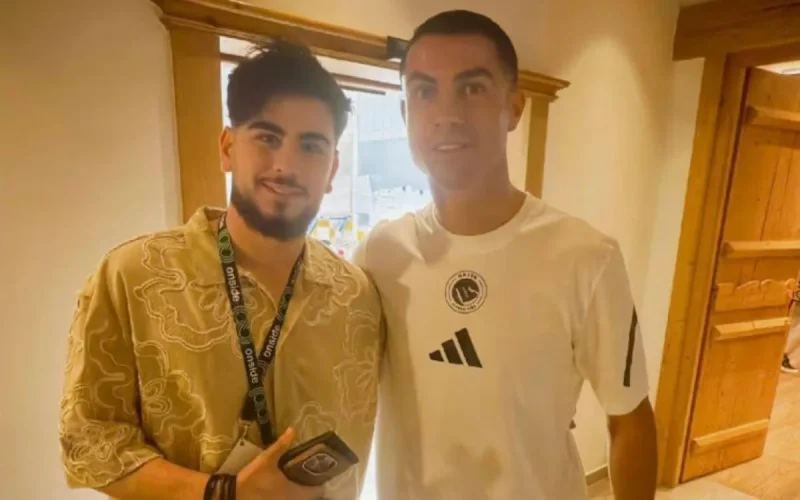 Mousa, le jeune coiffeur qui a fait le buzz en coiffant Ronaldo