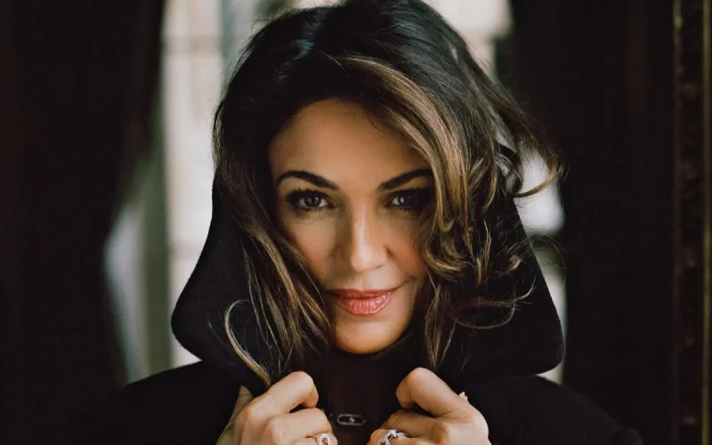 L'actrice Nadia Farès entre la vie et la mort après un dramatique accident de piscine