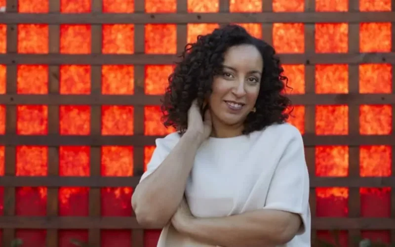 Najat El Hachmi prône la laïcité pour sortir du féminisme islamique 