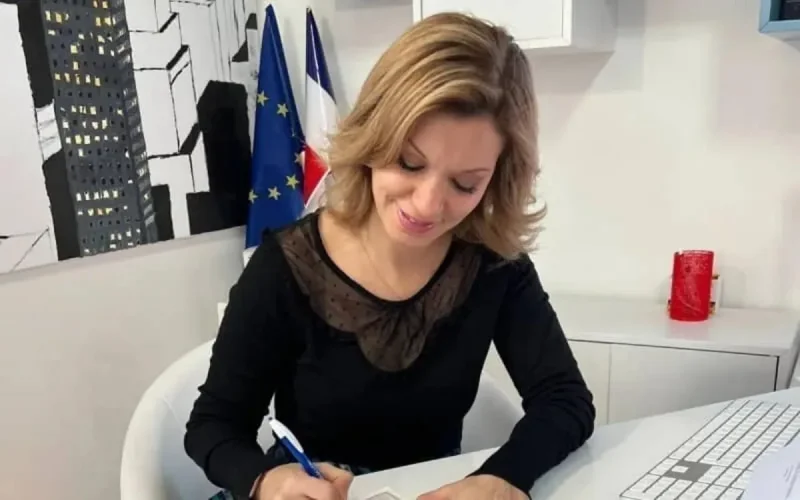 France : une élue d'origine marocaine insultée pour avoir parrainé Emmanuel Macron 