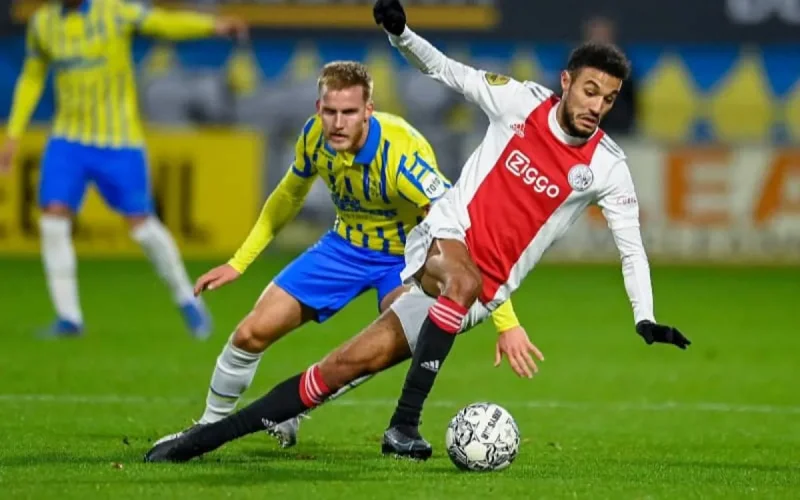 Noussair Mazraoui très proche du FC Barcelone