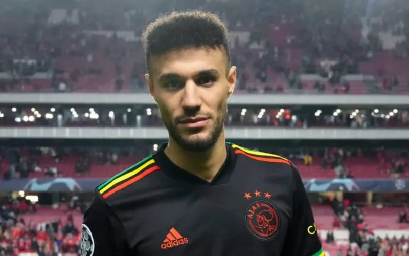 Noussair Mazraoui élu homme du match Ajax-Benfica