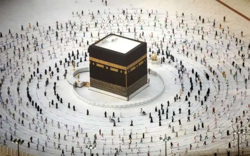 Omra : les voyagistes s'accrochent à une mince lueur d'espoir 