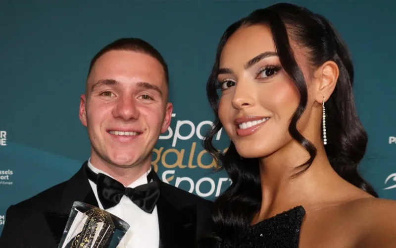 Remco Evenepoel victorieux : Oumi Rayane vit l'émotion en direct