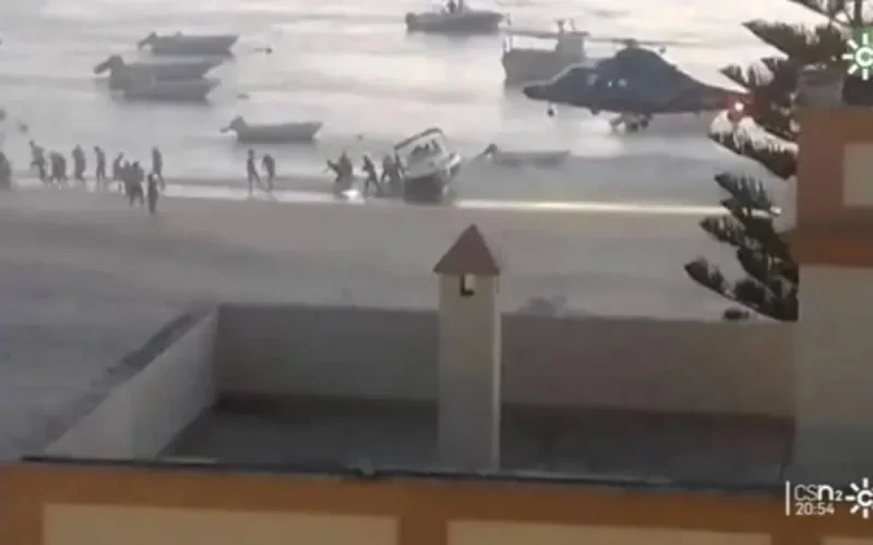 Insolite : des vacanciers s'emparent de haschich marocain échoué sur une plage en Espagne