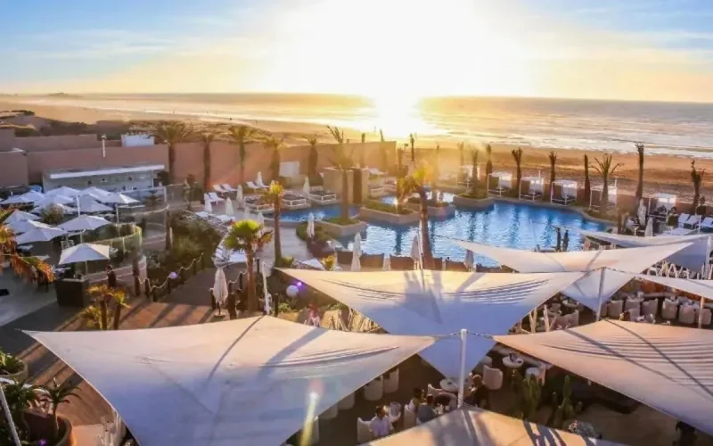 Dar Bouazza : la loi piétinée par bars et restaurants