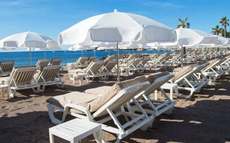 Des plages privées en France interdites aux Maghrébins