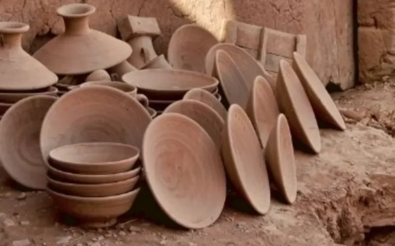 Sans leur couche noire, les poteries marocaines restent dans les ateliers