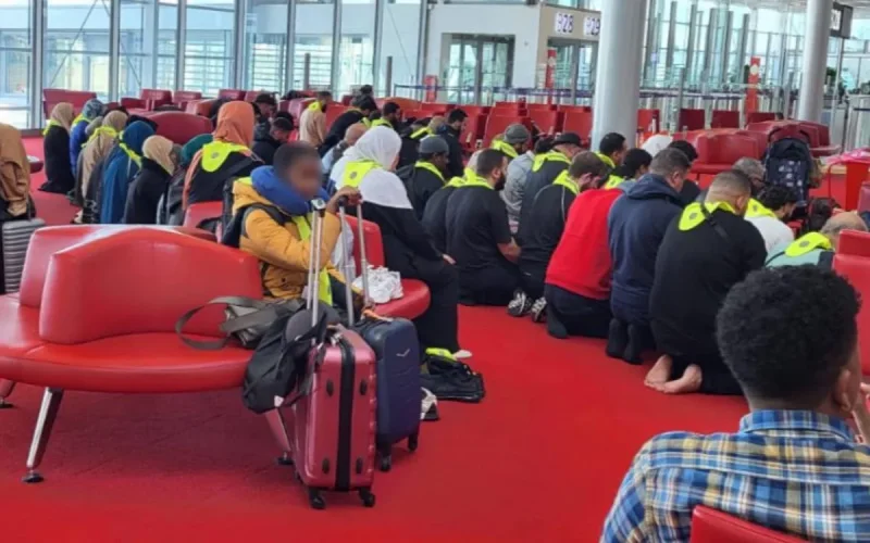 Une prière musulmane à l'aéroport de Roissy fait polémique
