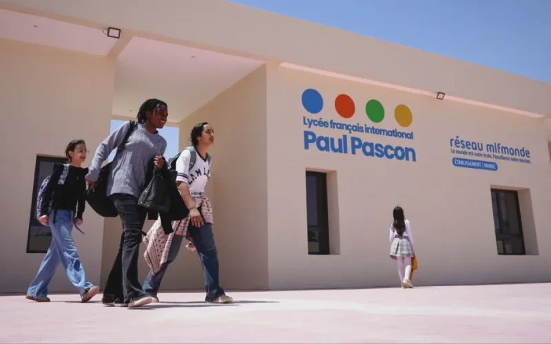 Le paradoxe de l'enseignement français : Un réseau d'excellence qui survit en taxant les parents