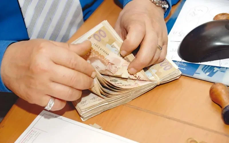 Rabat : un employé de banque emporte l'argent des clients