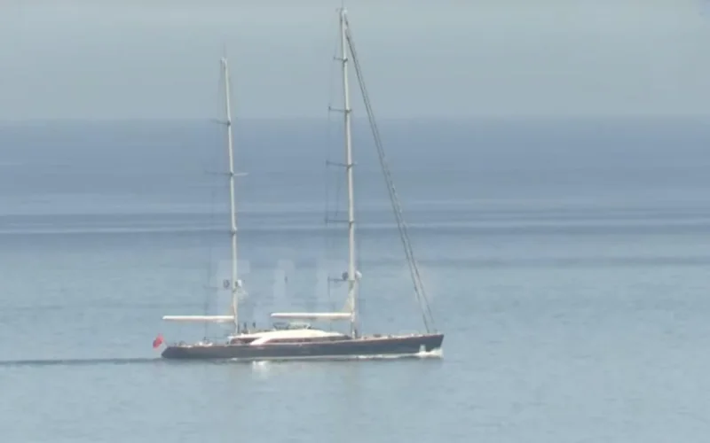 Le roi Mohammed VI à bord d'un bateau au large de Sebta (vidéo)