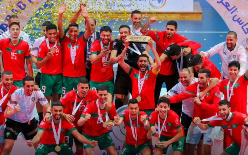 Coupe arabe de futsal : le roi félicite les joueurs 