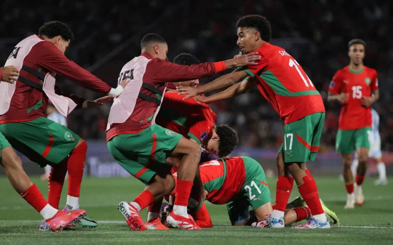 Quand le roi Mohammed VI parle aux Lionceaux, c'est toute une génération qu'il félicite