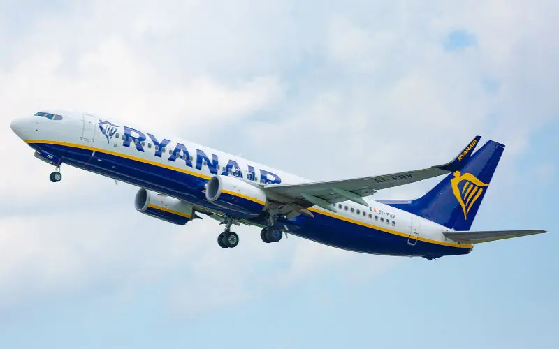 Ryanair impose les cartes numérique, le Maroc garde le papier